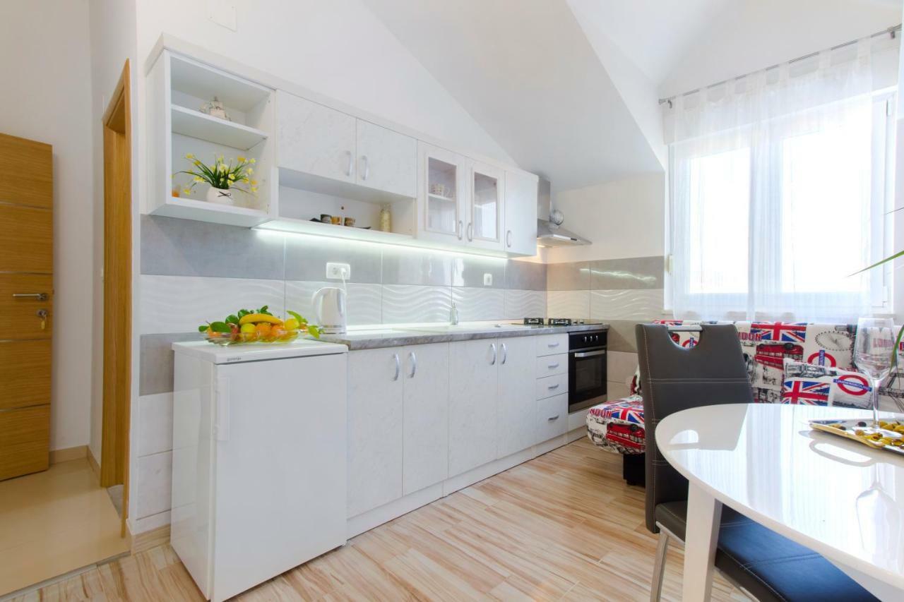 Apartmani Skelin***/**** คาชเตลา ภายนอก รูปภาพ