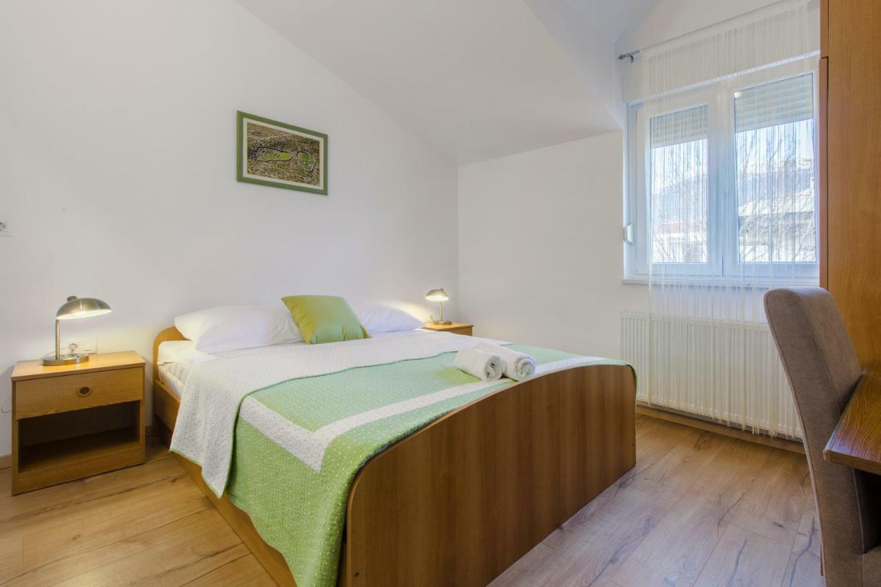Apartmani Skelin***/**** คาชเตลา ภายนอก รูปภาพ