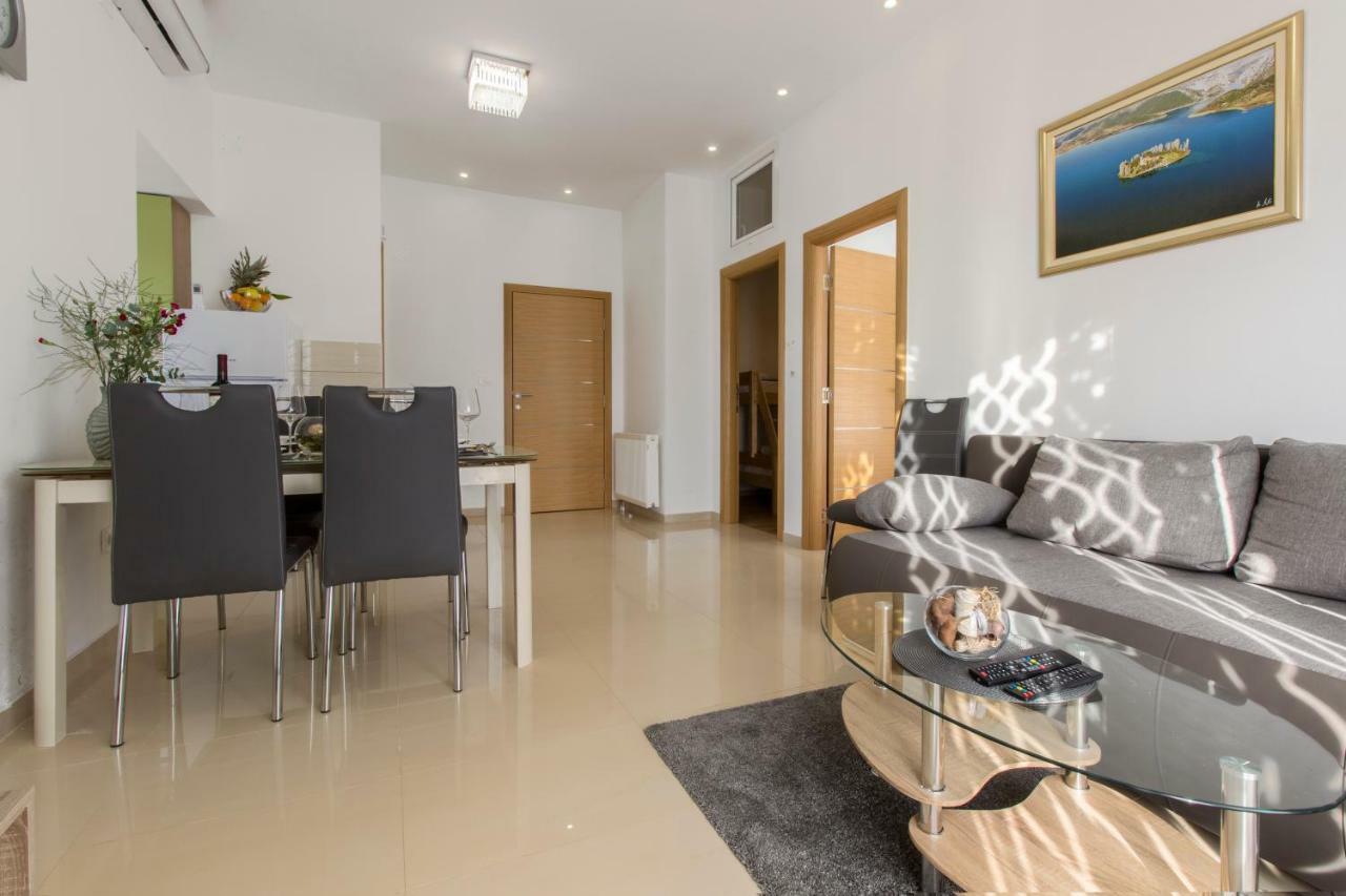 Apartmani Skelin***/**** คาชเตลา ภายนอก รูปภาพ