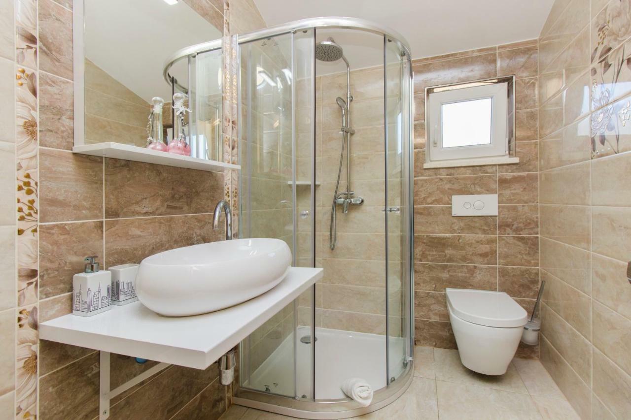 Apartmani Skelin***/**** คาชเตลา ภายนอก รูปภาพ