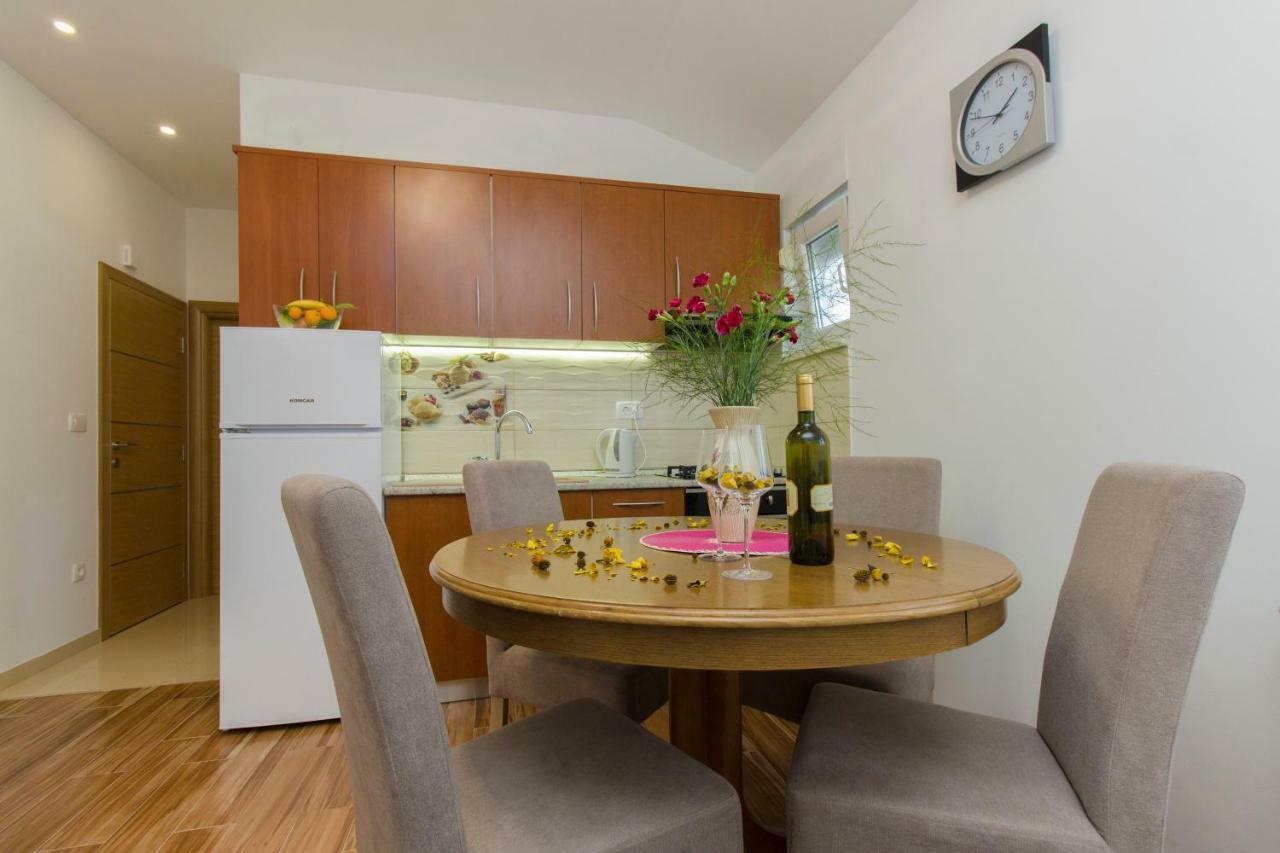 Apartmani Skelin***/**** คาชเตลา ภายนอก รูปภาพ